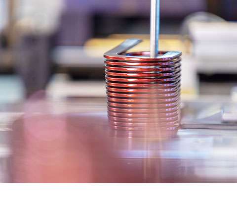 Wicklung mit einschichtigem Aufbau der REO Elektronik AG Schweiz – effiziente Kühlung und Aluminiumleiter als Alternative zu Kupfer